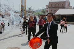 IÂN-TSÎNN (緣 錢; LUCK MONEY) RITUAL<p>After the car departs, the bride’s father or mother splashes a bowl of water containing many iân-tsînn at the rear of the car and says “to wish you (the bride) good relations with others and to be adored.”</p>