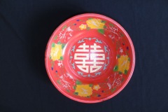 CHINESE BOWL<p> This object, acquired from a flea market in Penang, is decorated with the Chinese ‘double happiness’ character ( 囍字 ) also seen on the spittoon, the tray, the tea set, and on some of the objects  from Jinmen (Taiwan). In the past, it might have  been part of the bride’s dowry of household items and  furnishings.</p>